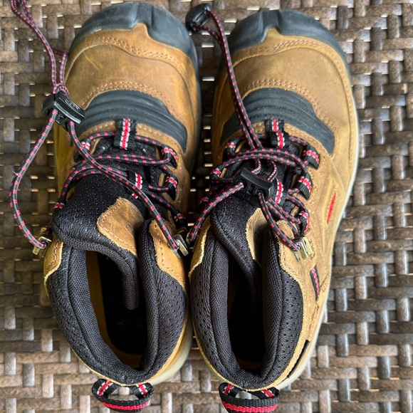 Keen Tan and Black Hiking Boots with Red Accents - Picture 1 of 6